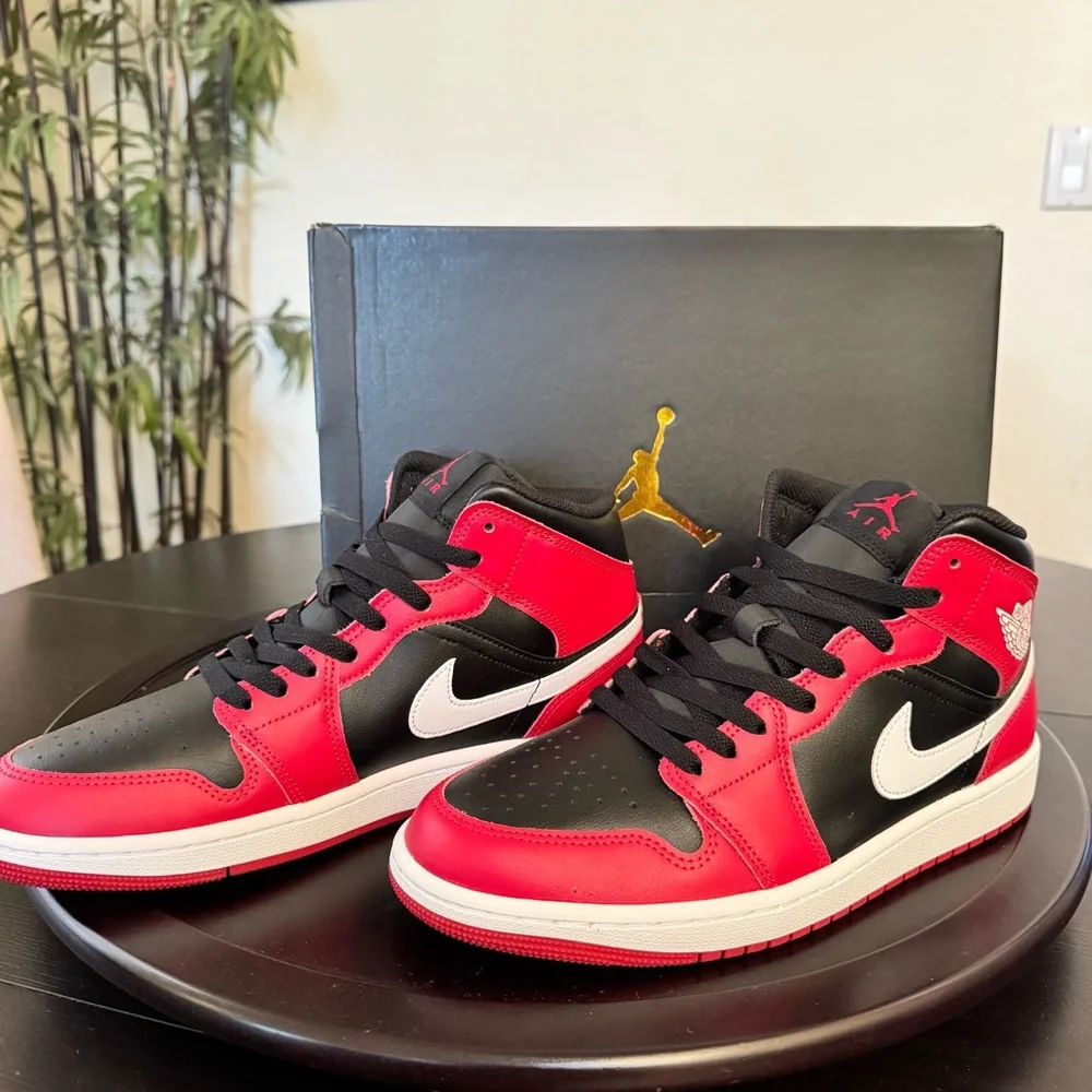 MEN'S AIR JORDAN RETRO 1 MID CASUAL SHOES
